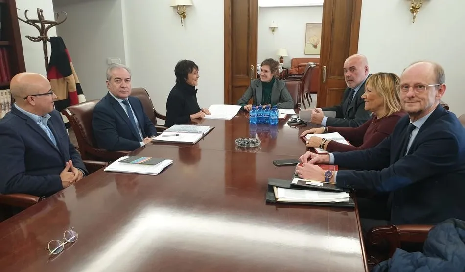Un momento de la reunión mantenida en la Consejería de Educación