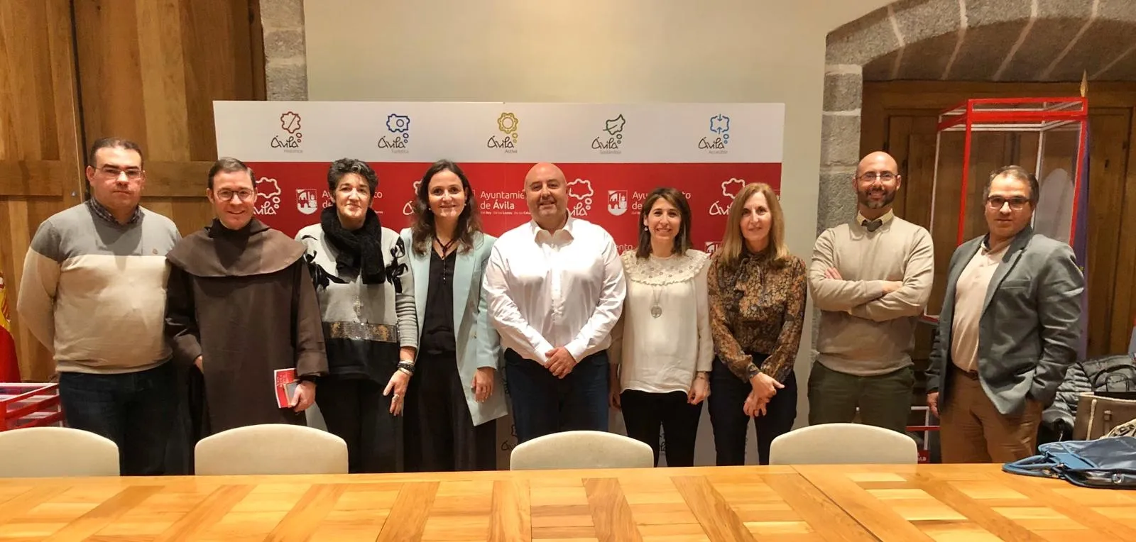 Reunión entre De la cuna al sepulcro con el Ayuntamiento de Ávila