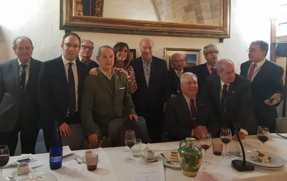Foto 4 - Vicente del Bosque y el Capit&aacute;n Aliste, invitados de honor de la Pe&ntilde;a Gutenberg  