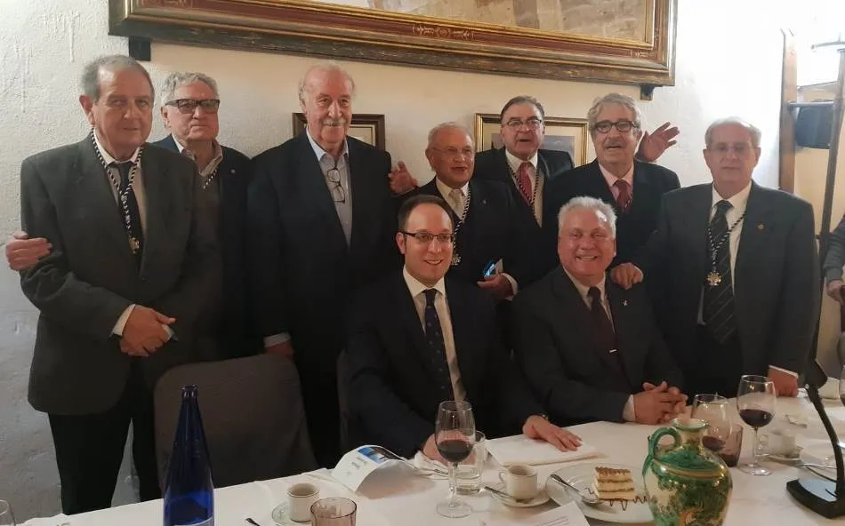 Foto 2 - Vicente del Bosque y el Capit&aacute;n Aliste, invitados de honor de la Pe&ntilde;a Gutenberg  