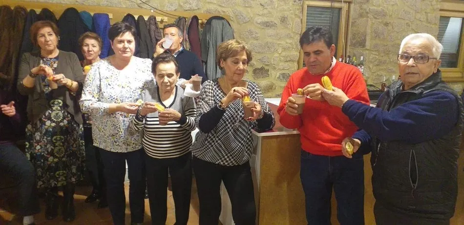 Foto 10 - La familia de las obleas Pan de &Aacute;ngel luce las varas de mayordomos de San Sebasti&aacute;n en Cip&eacute;rez  
