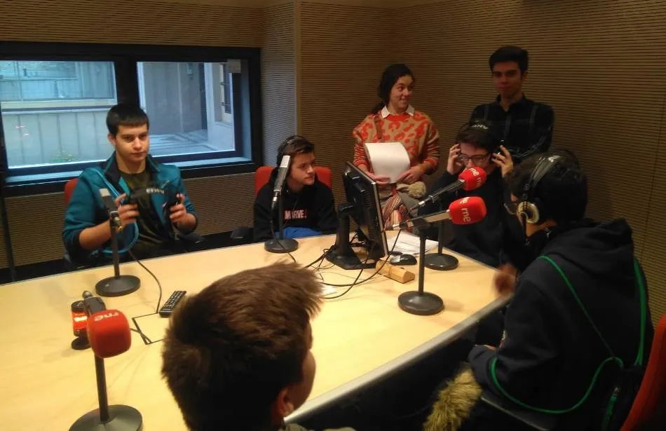 Foto 4 - Los integrantes de Radio i visitan varias emisoras de radio en Salamanca  