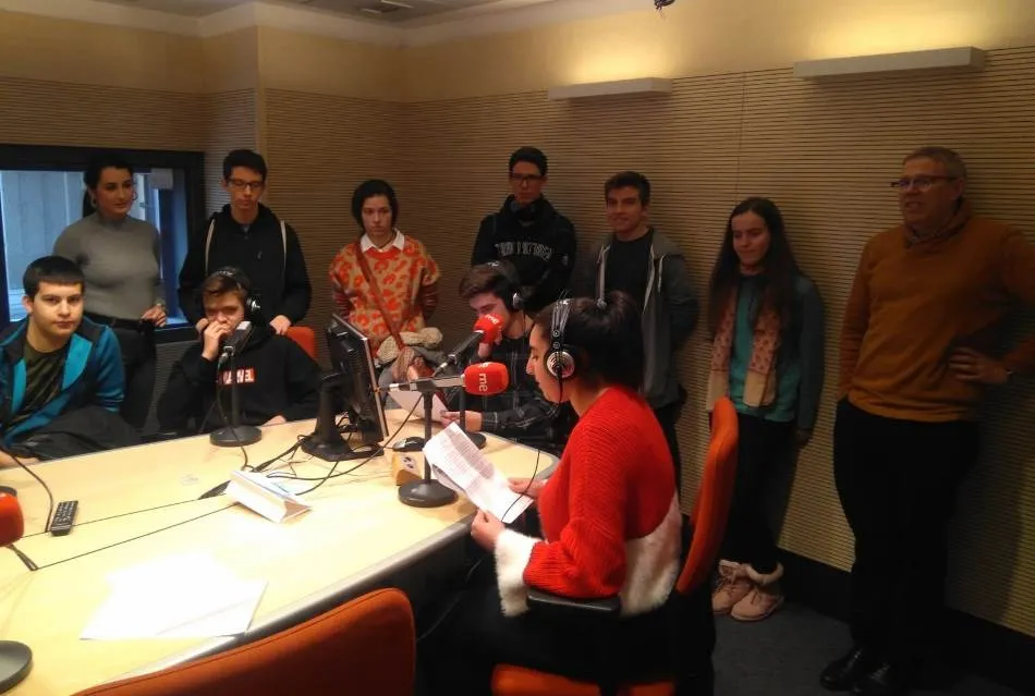 Foto 9 - Los integrantes de Radio i visitan varias emisoras de radio en Salamanca  