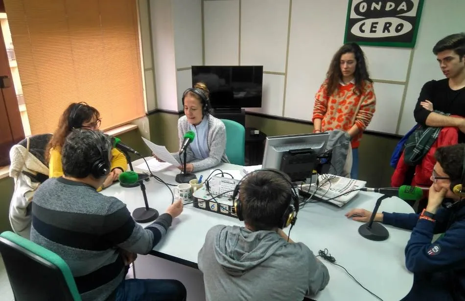 Foto 8 - Los integrantes de Radio i visitan varias emisoras de radio en Salamanca  