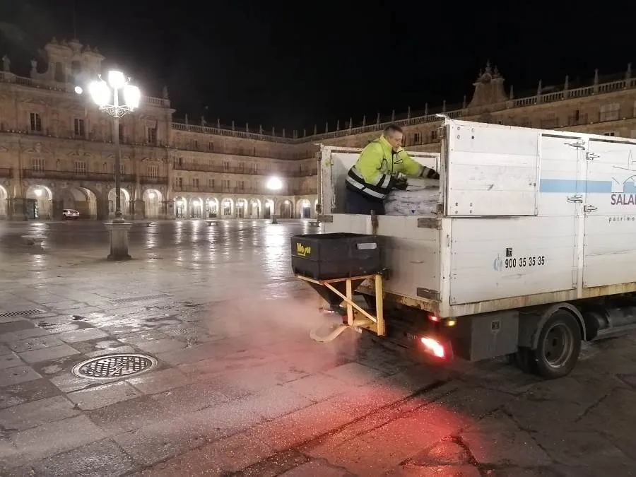 Foto 4 - La nieve llega a Salamanca y transforma el paisaje urbano