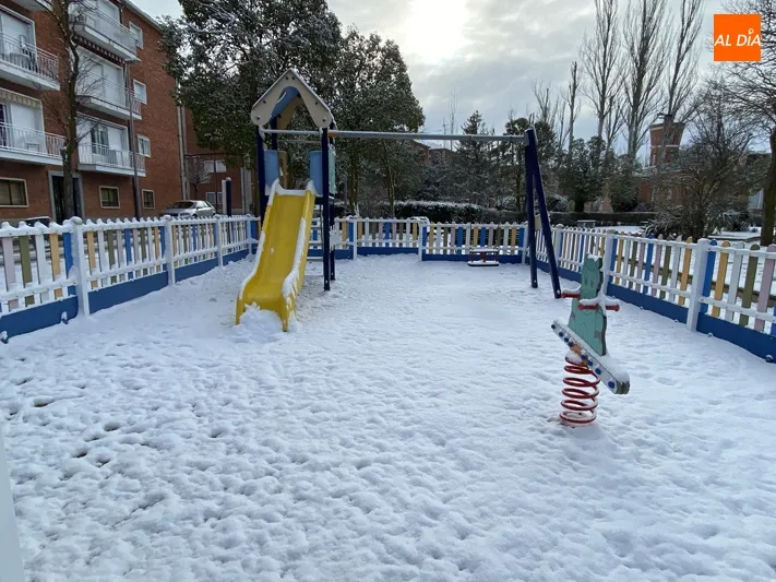Foto 11 - M&aacute;s de 5 toneladas de sal ya esparcidas en el operativo especial por la nevada en el que trabajan...
