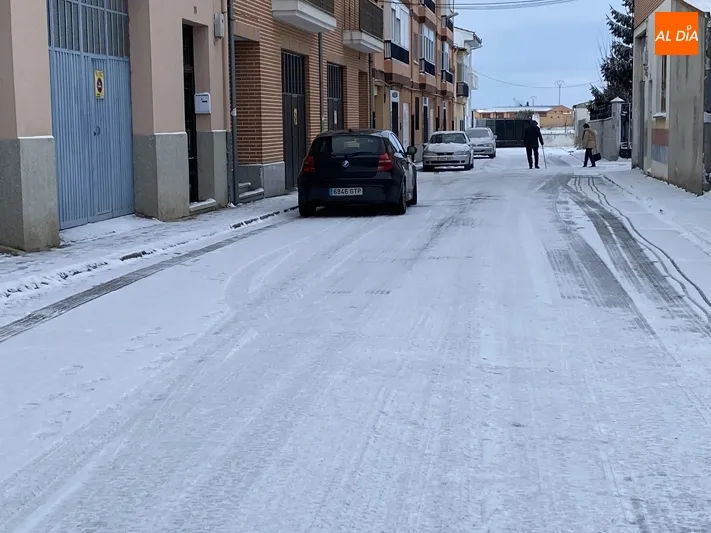 Foto 9 - M&aacute;s de 5 toneladas de sal ya esparcidas en el operativo especial por la nevada en el que trabajan...