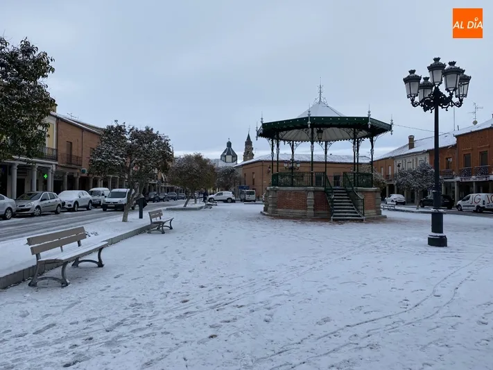 Foto 6 - M&aacute;s de 5 toneladas de sal ya esparcidas en el operativo especial por la nevada en el que trabajan...