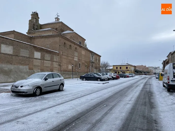 Foto 5 - M&aacute;s de 5 toneladas de sal ya esparcidas en el operativo especial por la nevada en el que trabajan...