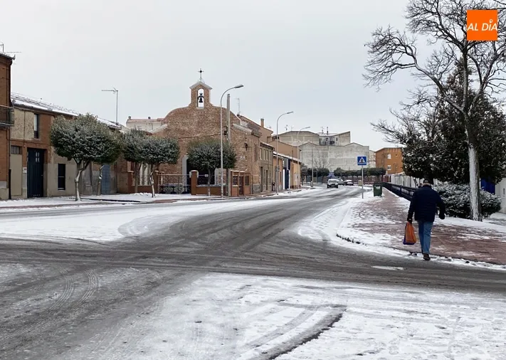 Foto 4 - M&aacute;s de 5 toneladas de sal ya esparcidas en el operativo especial por la nevada en el que trabajan...