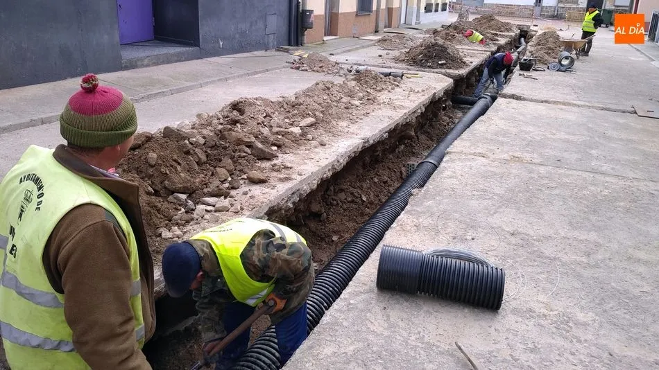Foto 7 - Avanzan a buen ritmo las obras de saneamiento y pavimentaci&oacute;n en las calles de Lumbrales