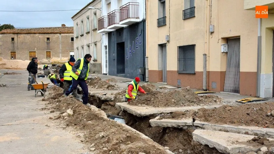 Foto 4 - Avanzan a buen ritmo las obras de saneamiento y pavimentaci&oacute;n en las calles de Lumbrales