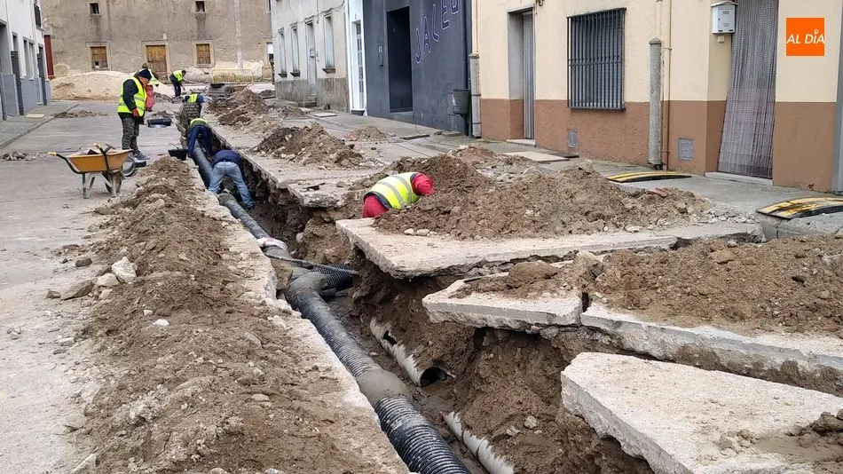 Foto 6 - Avanzan a buen ritmo las obras de saneamiento y pavimentaci&oacute;n en las calles de Lumbrales