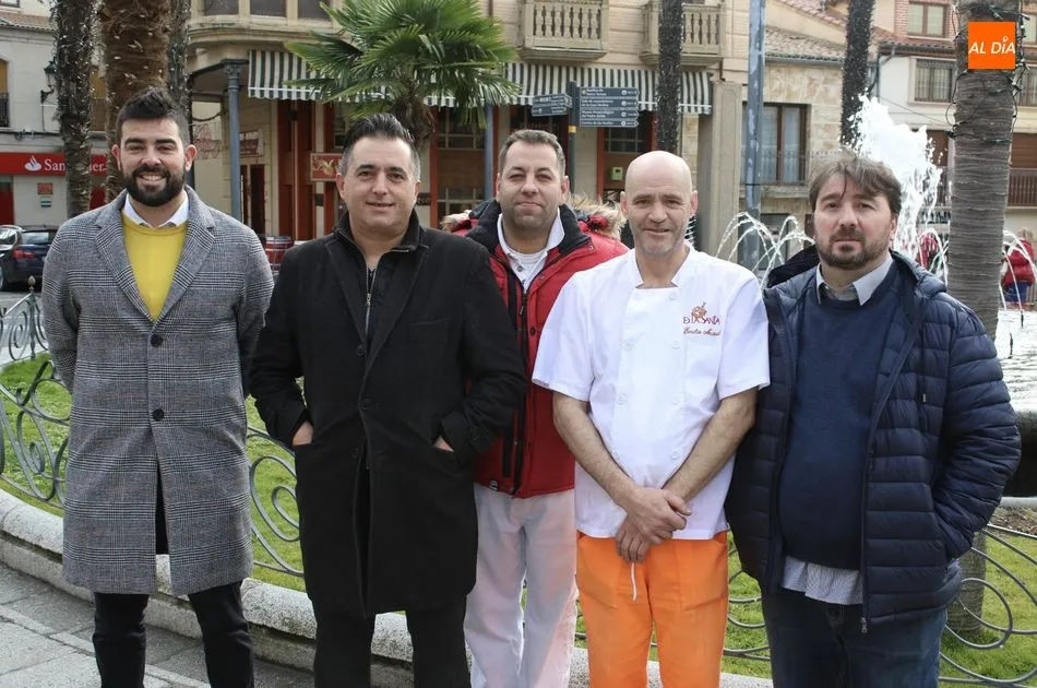 Gonzalo Bautista, junto a comerciantes y hosteleros de la villa que acudirán a Fitur