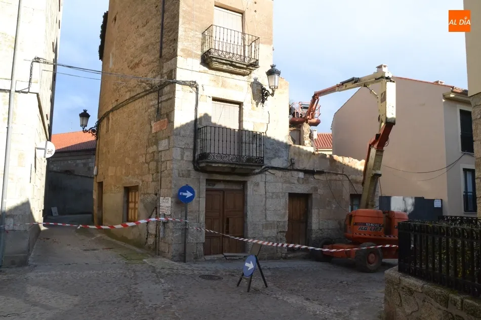Foto 4 - Cortada la R&uacute;a del Sol por la intervenci&oacute;n en el edificio derruido en diciembre  