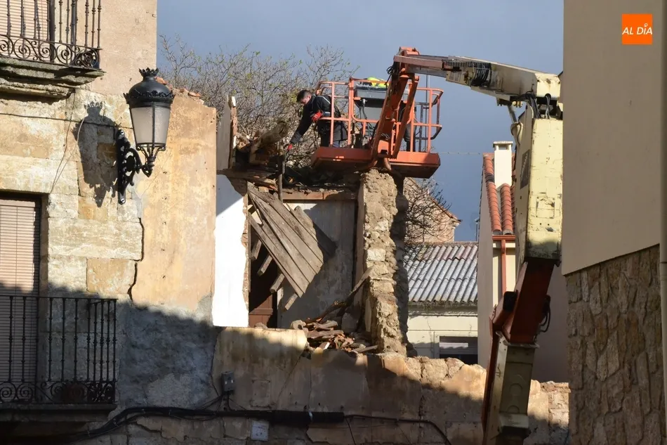Foto 5 - Cortada la R&uacute;a del Sol por la intervenci&oacute;n en el edificio derruido en diciembre  