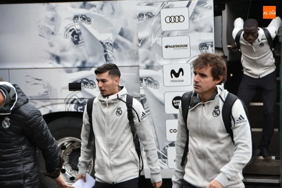 Foto 5 - El Real Madrid levanta pasiones a su llegada a Salamanca