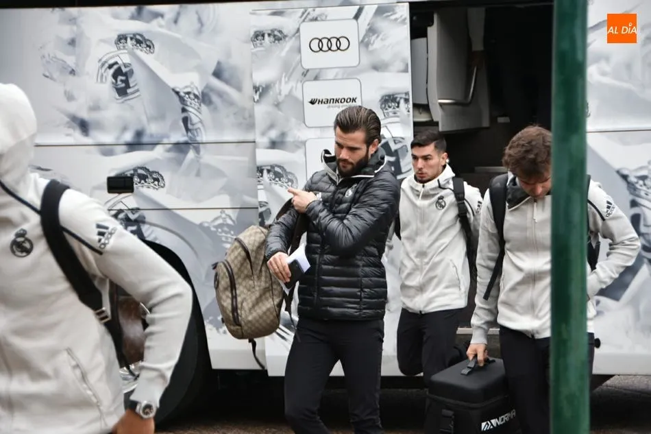 Foto 4 - El Real Madrid levanta pasiones a su llegada a Salamanca