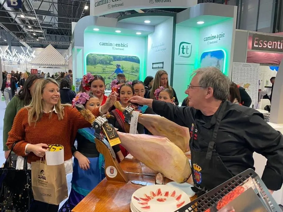 Foto 10 - Guijuelo inicia su participaci&oacute;n en Fitur con protagonismo de la FIC 2020
