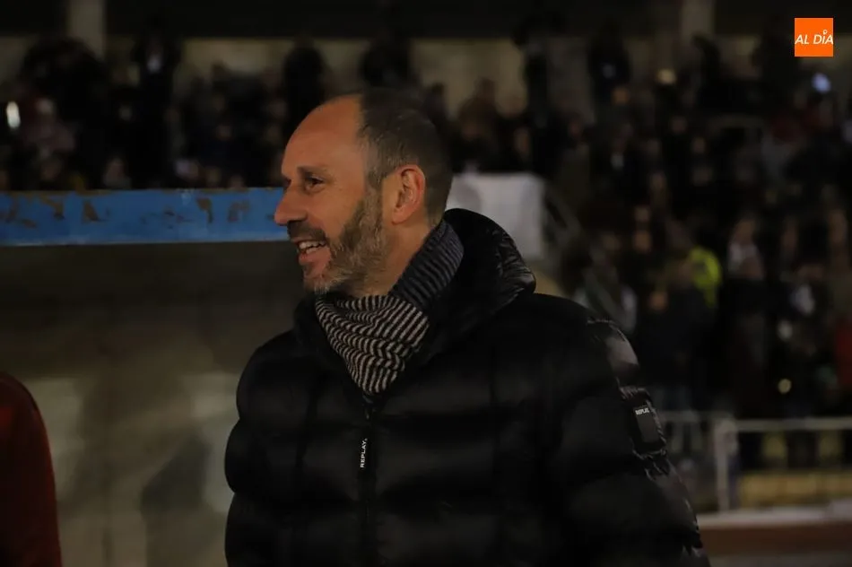 Luaces, en el banquillo de Las Pistas/ Lydia González