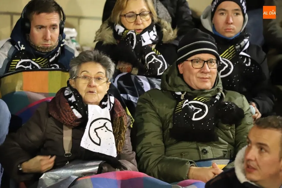 Foto 11 - La afici&oacute;n de Unionistas delira en la fiesta del f&uacute;tbol popular contra el Real Madrid