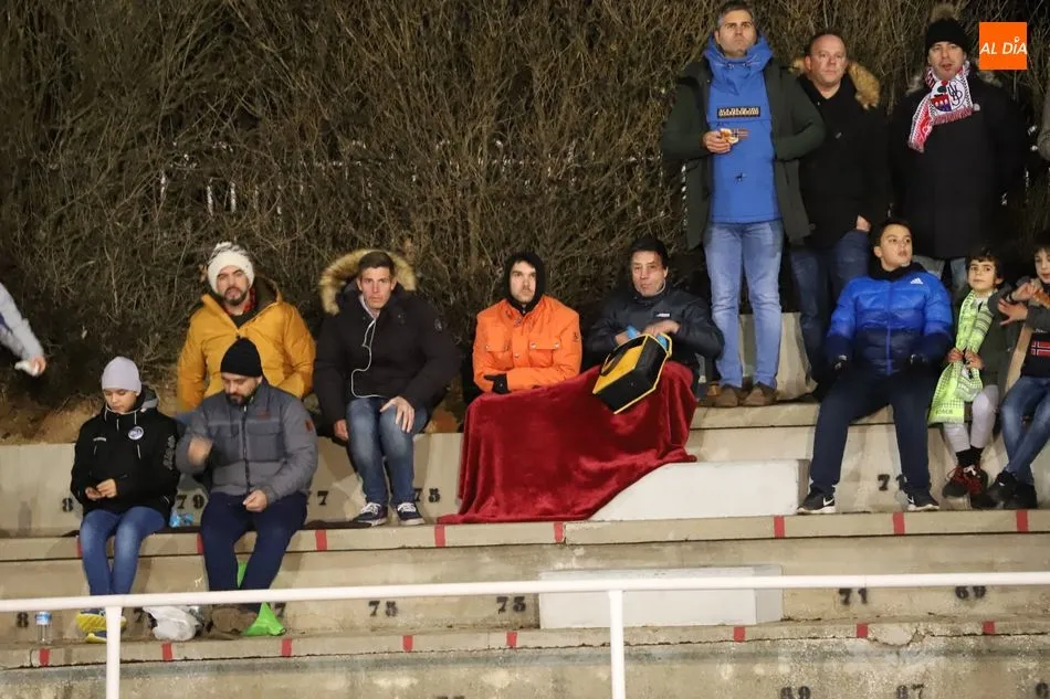Foto 5 - La afici&oacute;n de Unionistas delira en la fiesta del f&uacute;tbol popular contra el Real Madrid