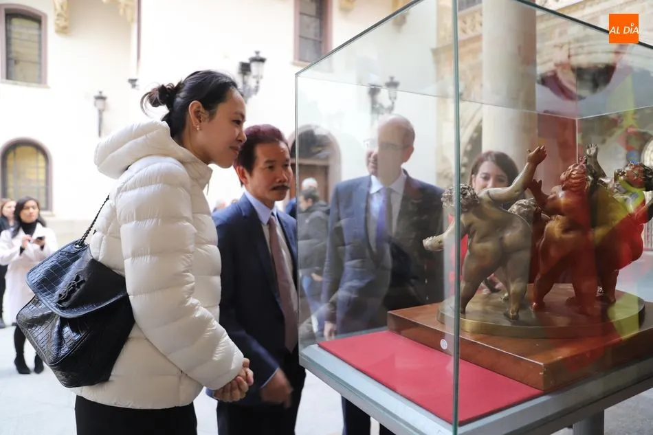 Foto 2 - Una selecci&oacute;n de 16 obras de Xu Hongfei se expone en el patio del Palacio de la Salina