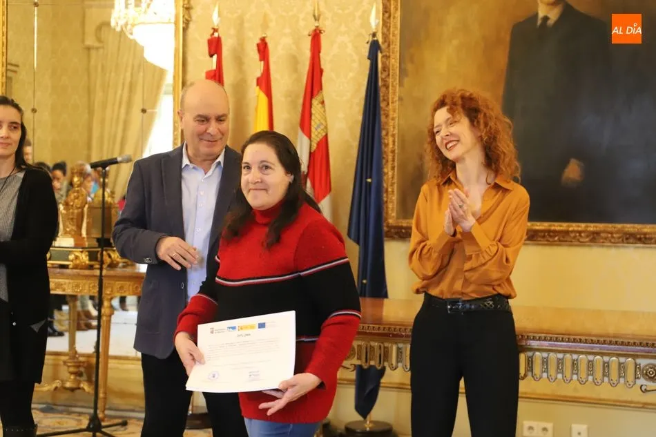 Foto 2 - D&iacute;a feliz para las once personas que han completado un curso municipal de limpieza