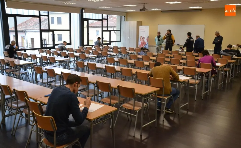 Siete aspirantes se presentan a la 2ª prueba de la fase de conocimientos para ser agente de la...