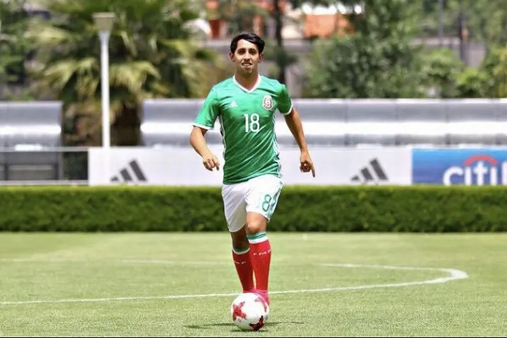 Diego Aguilar, con la camiseta de México