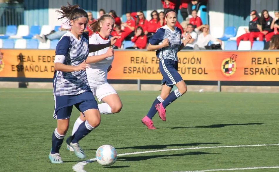 La Selección llama a Carmen Álvarez para preparar la 2ª Fase del Nacional, que jugarán en...