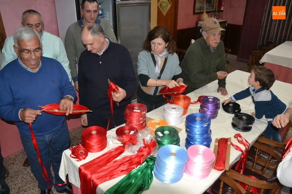 Foto 5 - Preparadas 16.500 gargantillas para San Blas, que tendr&aacute; como novedad una actuaci&oacute;n musical  
