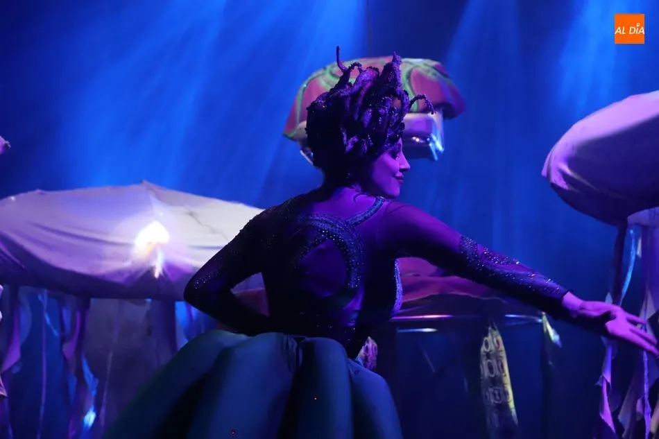 Foto 9 - M&uacute;sica, luces y m&aacute;s de cuarenta artistas para encandilar al p&uacute;blico con el Circo sobre Agua  