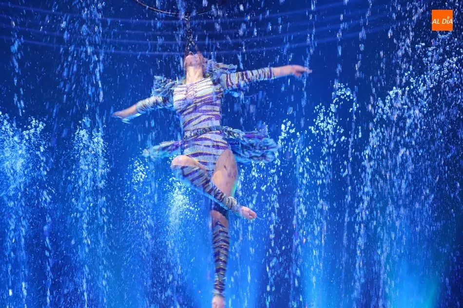 Foto 8 - M&uacute;sica, luces y m&aacute;s de cuarenta artistas para encandilar al p&uacute;blico con el Circo sobre Agua  