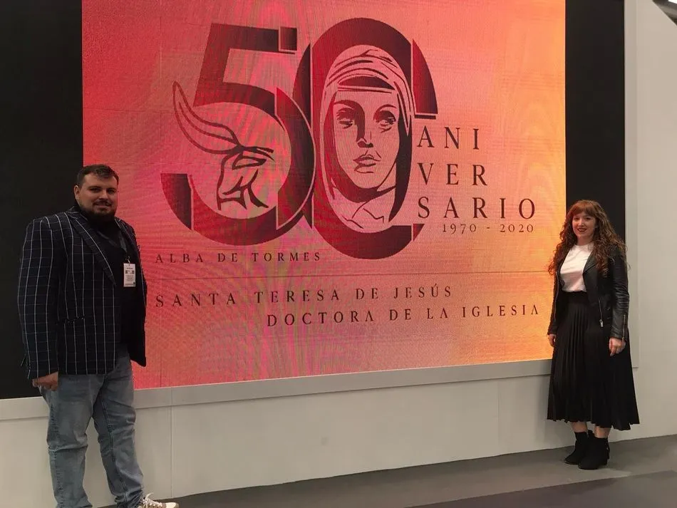 Irene Aparicio y Francisco Javier Hernández en el stand de la Junta en Fitur