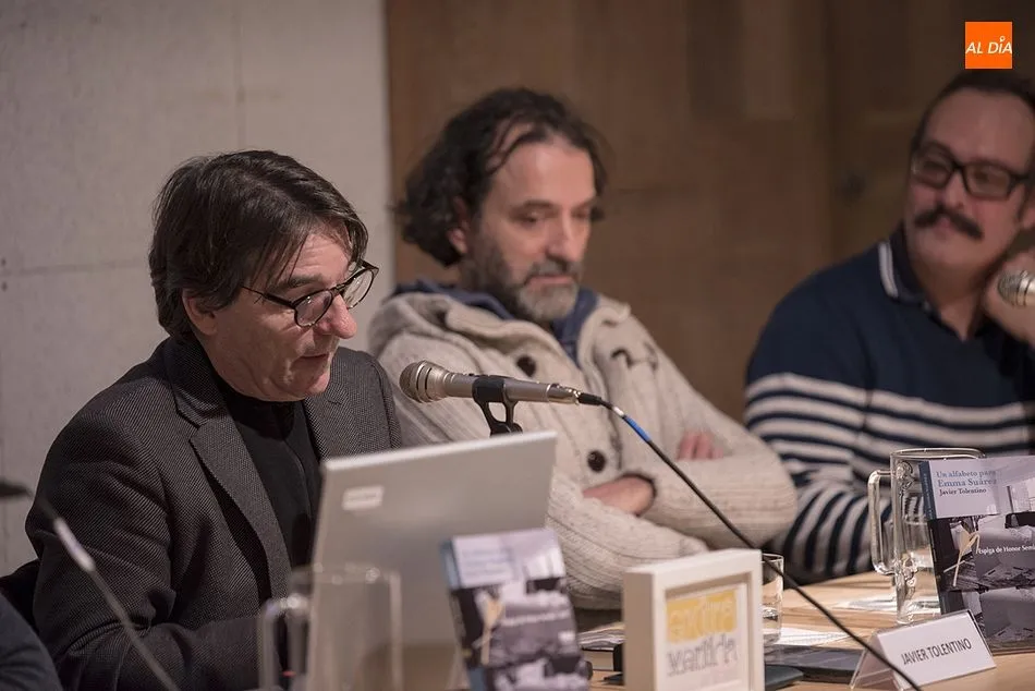 Foto 7 - Javier Tolentino, un s&eacute;ptimo vicio para escribir alfabetos en la Biblioteca de la Casa de las...