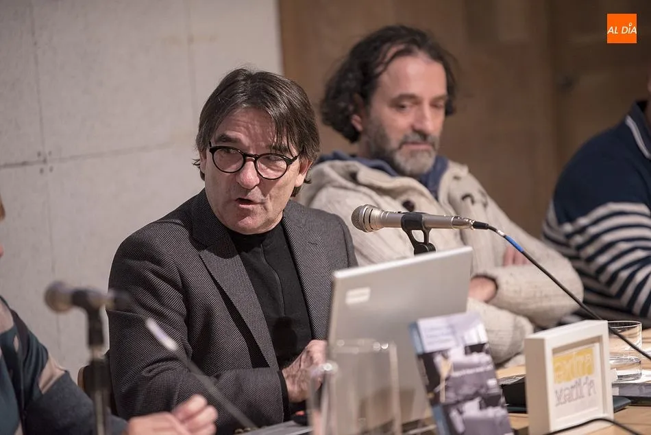 Foto 6 - Javier Tolentino, un s&eacute;ptimo vicio para escribir alfabetos en la Biblioteca de la Casa de las...