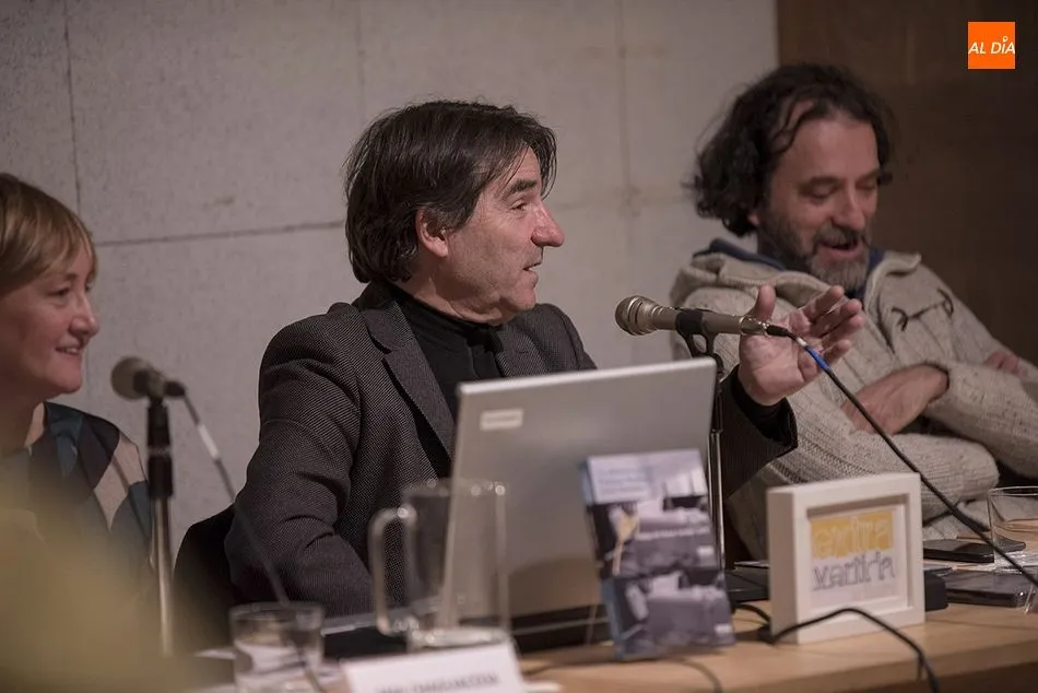 Foto 5 - Javier Tolentino, un s&eacute;ptimo vicio para escribir alfabetos en la Biblioteca de la Casa de las...