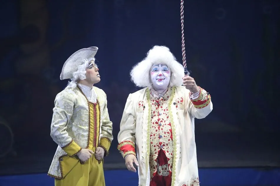 Foto 11 - Gran espect&aacute;culo del Circo del agua en el Centro Comerical El Tormes