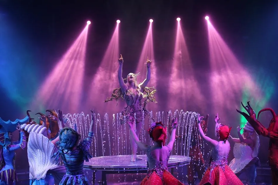 Foto 7 - Gran espect&aacute;culo del Circo del agua en el Centro Comerical El Tormes