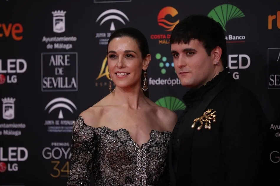 El diseñador Palomo Spain y la presentadora Raquel Sánchez Silva, posa en la alfombra roja de la XXXIV edición de los Premios Goya, en Málaga (Andalucía, España), a 25 de enero de 2020. - María José López - Europa Press