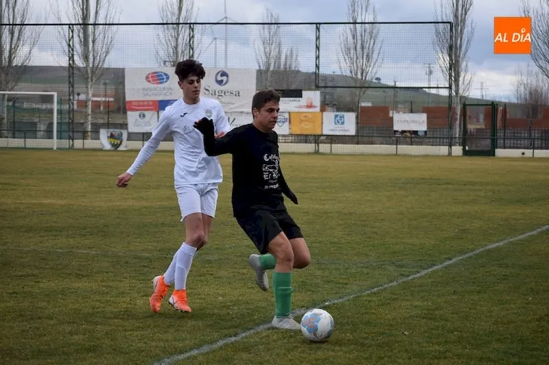 Acción del encuentro disputado en Alba de Tormes por el equipo juvenil / Pedro Zaballos