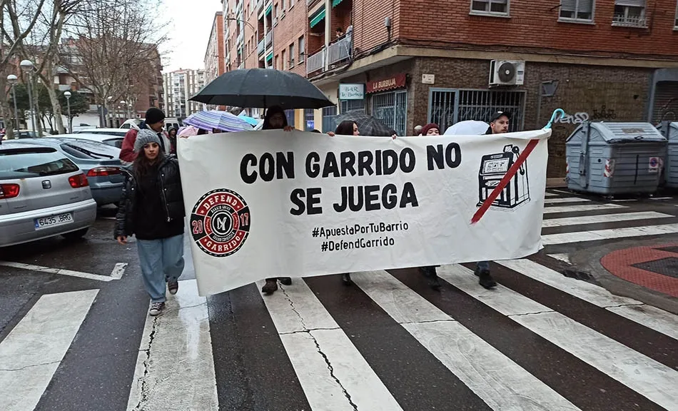 Foto 2 - Los vecinos claman contra las casas de apuestas en Salamanca