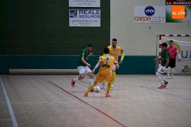 Foto 10 - Un gran Piensos Dur&aacute;n Albense hace morder la lona al &lsquo;todopoderoso&rsquo; Benavente (4-3)