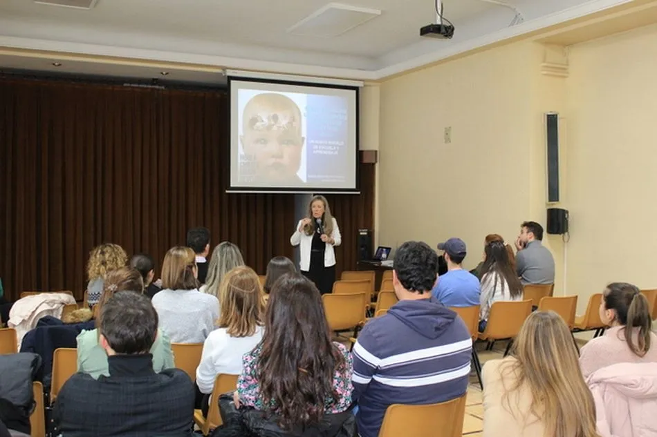 Foto 2 - El colegio Calasanz acoge una jornada sobre Estimulaci&oacute;n temprana e Inteligencias M&uacute;ltiples