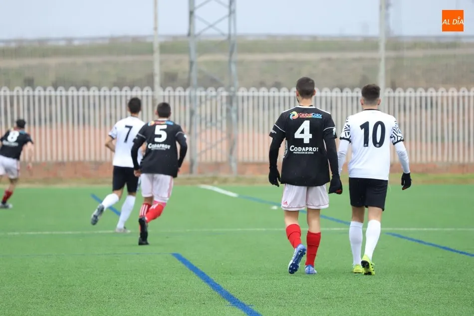 Foto 11 - Insuficiente reacci&oacute;n del Salamanca B para puntuar frente al Bupolsa (1-2)
