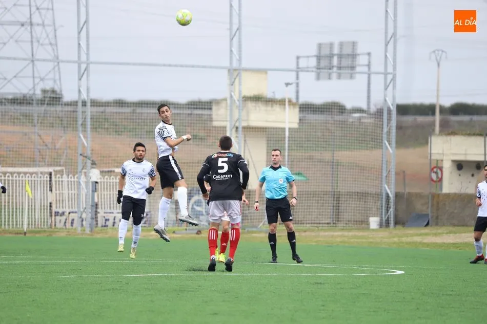 Foto 9 - Insuficiente reacci&oacute;n del Salamanca B para puntuar frente al Bupolsa (1-2)