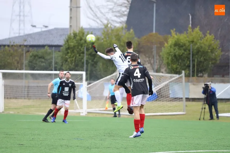Foto 8 - Insuficiente reacci&oacute;n del Salamanca B para puntuar frente al Bupolsa (1-2)