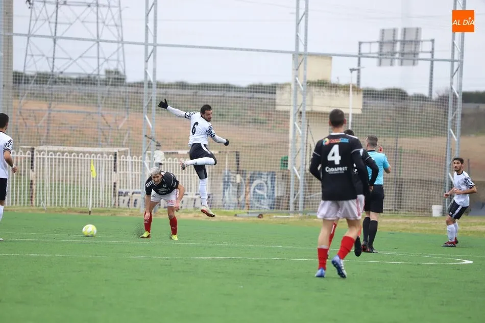 Foto 4 - Insuficiente reacci&oacute;n del Salamanca B para puntuar frente al Bupolsa (1-2)