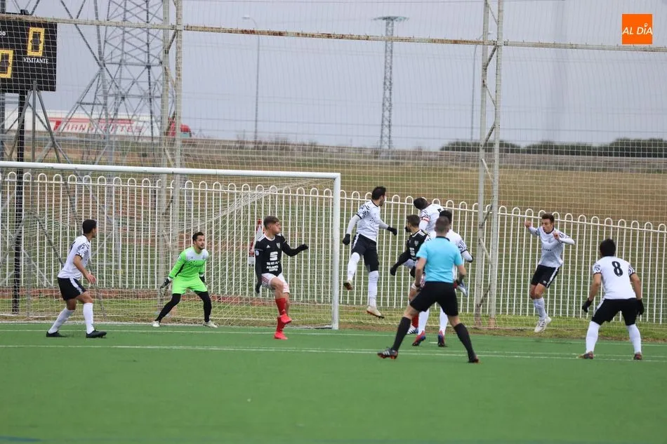 Foto 3 - Insuficiente reacci&oacute;n del Salamanca B para puntuar frente al Bupolsa (1-2)